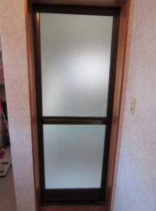 LIXIL　浴室中折れドア取付工事（カバー工法）